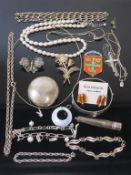 A Box containing a quantity of Silver and Jewellery items (est £25-£50)