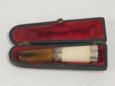 A Silver (Chester 1900) Cheroot Holder with Amber Mouthpiece in Bespoke Lined Box (est £20-£40)