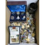 This is a Timed Online Auction on Bidspotter.co.uk, Click here to bid. A lot to include Antique