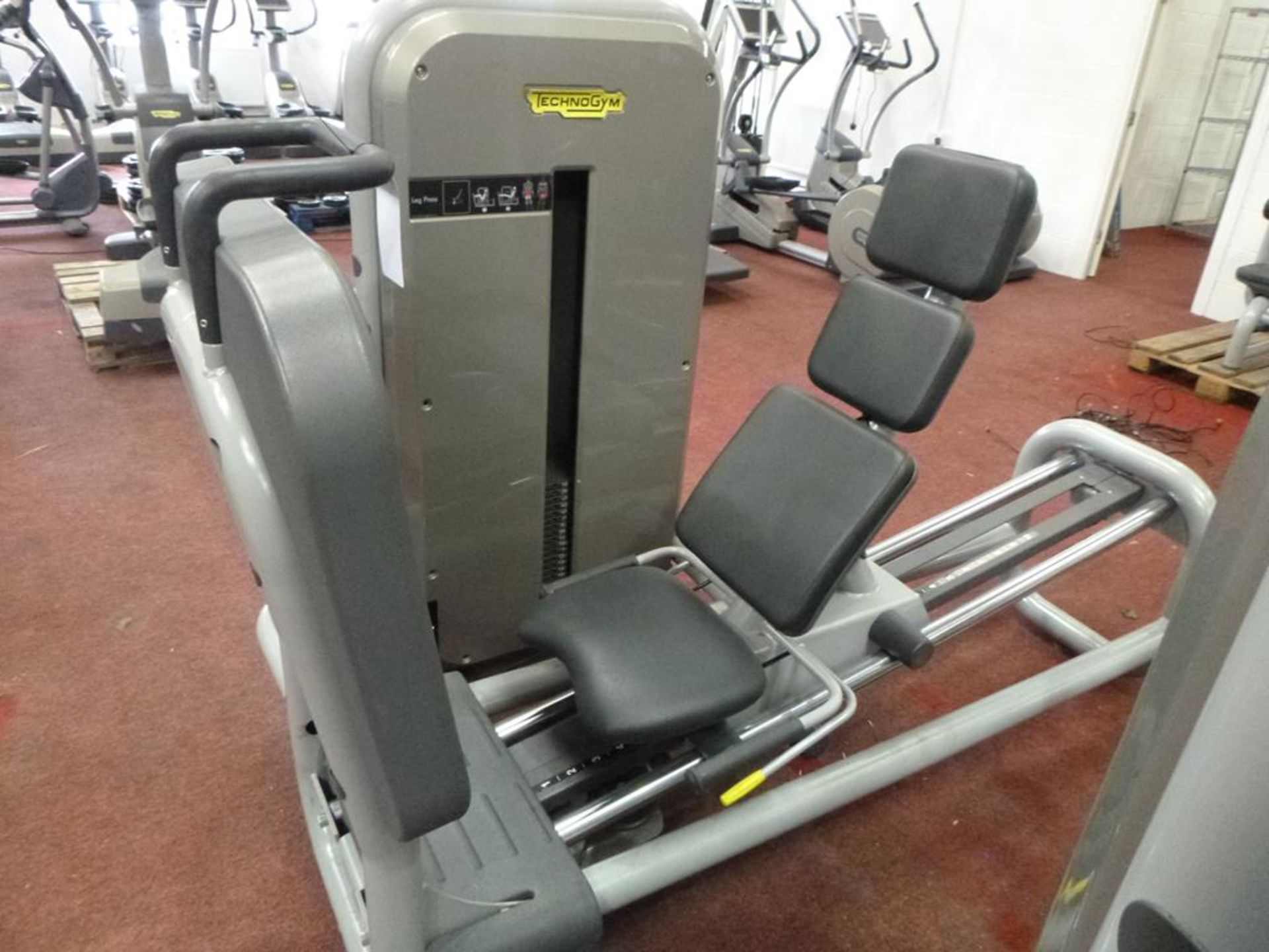 * A TechnoGym Leg Press s/n CB5013100025 YOM 09/14 200Kg Weight Stack. Please note that this lot - Image 2 of 4