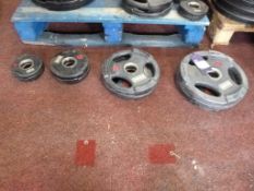 * A selection of Rubber covered Plates, including 2 X 1.25Kg Base/ 2 X 2.5Kg Base, 2 X 5Kg Base, 2 X