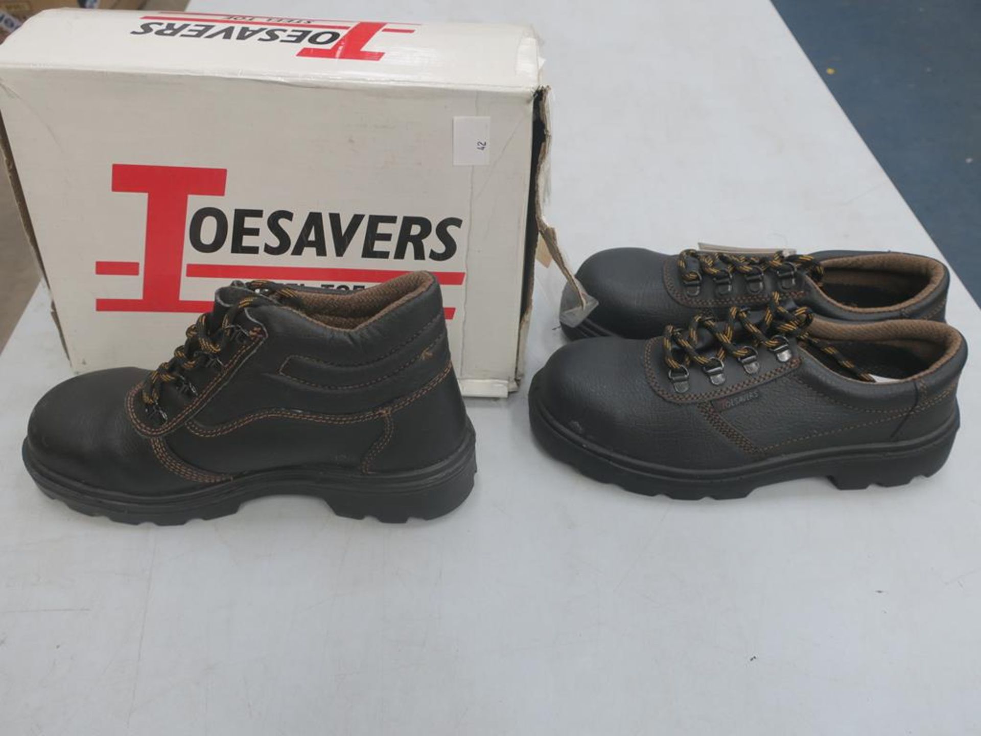 * A pair of New Safety Shoes by ToeSavers in black size 6 together with a pair of New/Boxed - Image 2 of 3