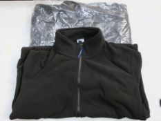 * A box of classic full zip Softshell Jacket/Fleece Black (XL)