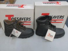 * Two pairs of New/Boxed Toesavers Safety Boots. A black Leather DD Safety Pair Code COO1 in black,