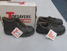 * A pair of New Safety Shoes by ToeSavers in black size 6 together with a pair of New/Boxed