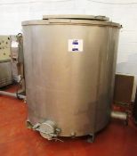 1000L Holding tank with 2 Ball Cock entry feeds, take off pipe and cleaning outlet
