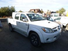 * Toyota Hilux HL3 3.0L D4D Crew Cab Pickup Truck