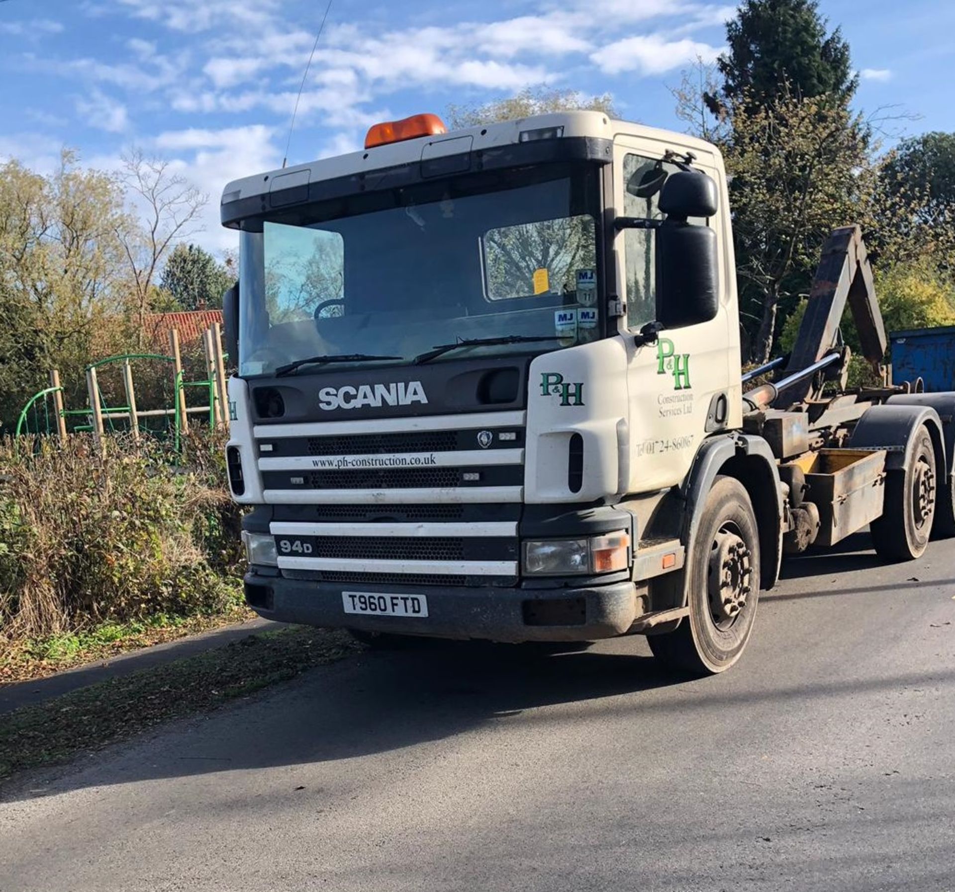 * Scania P94D 6 x 2 Multi-Lift Hook Loader Lorry with mid-lift axle - Image 2 of 8
