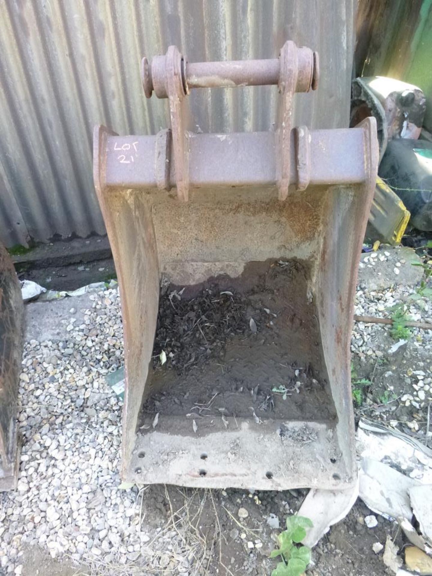 * 21'' Bucket to fit 8 Ton Excavator Bucket