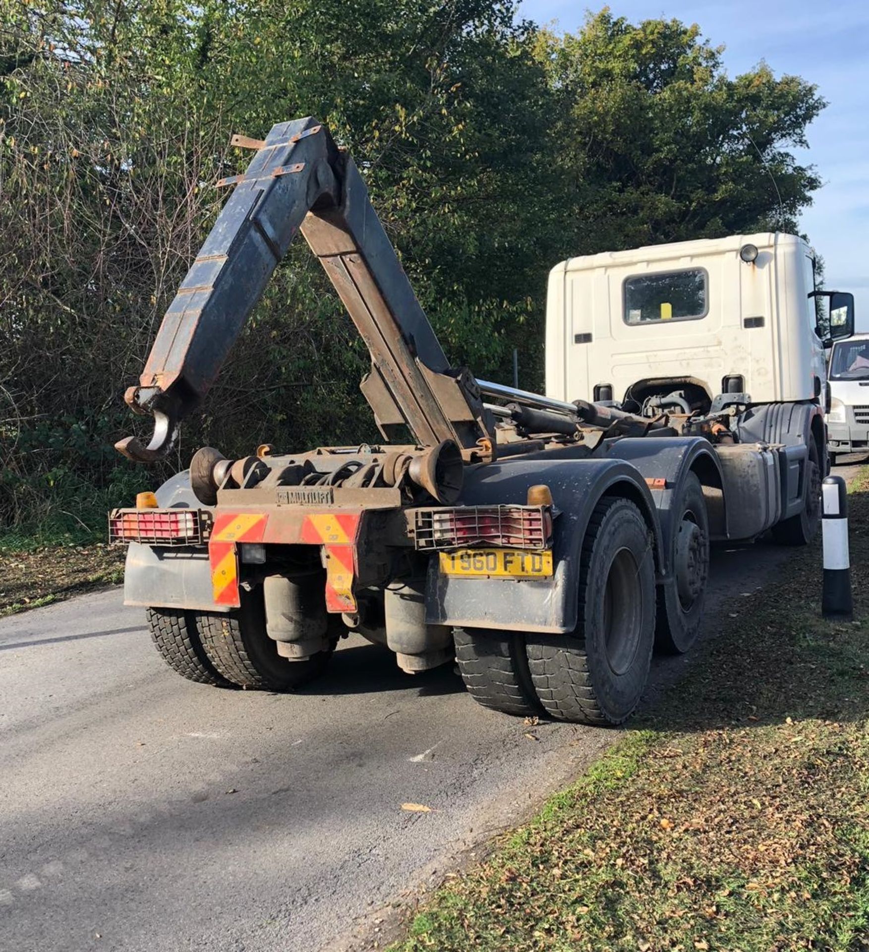 * Scania P94D 6 x 2 Multi-Lift Hook Loader Lorry with mid-lift axle - Image 4 of 8