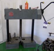 Hand operated screw press unit