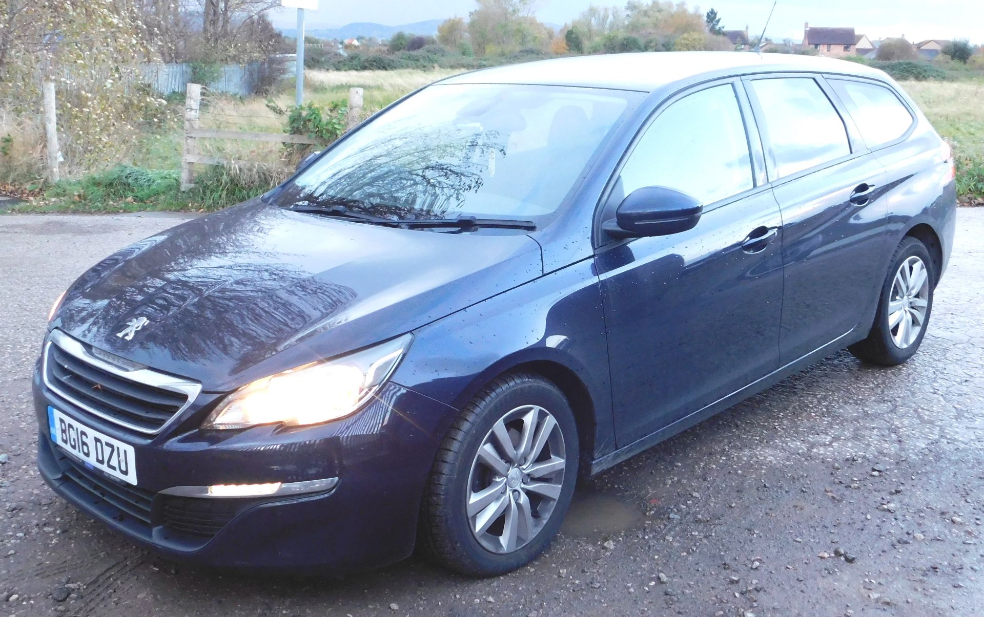 Peugeot 308 SW Active Blue S/S 1.6HDI manual five - Image 2 of 13