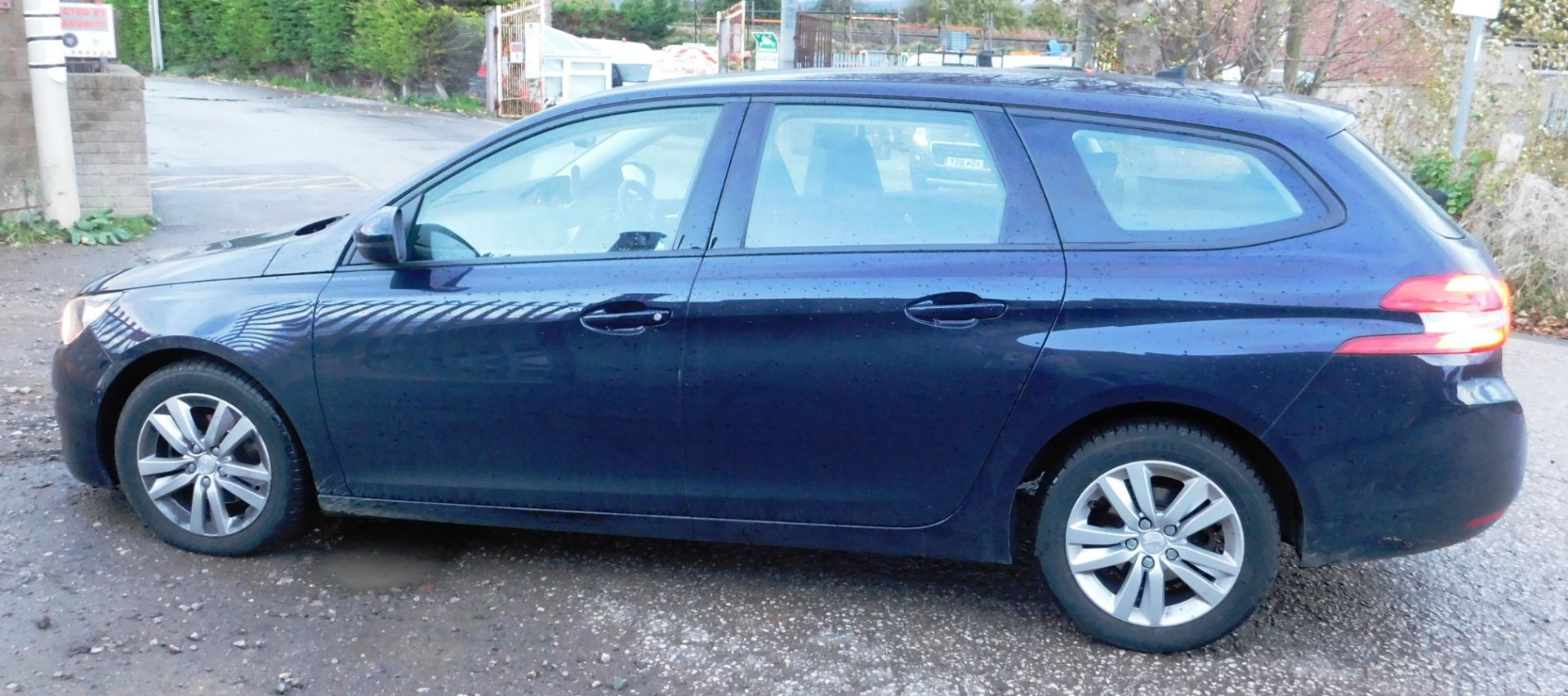 Peugeot 308 SW Active Blue S/S 1.6HDI manual five - Image 7 of 13