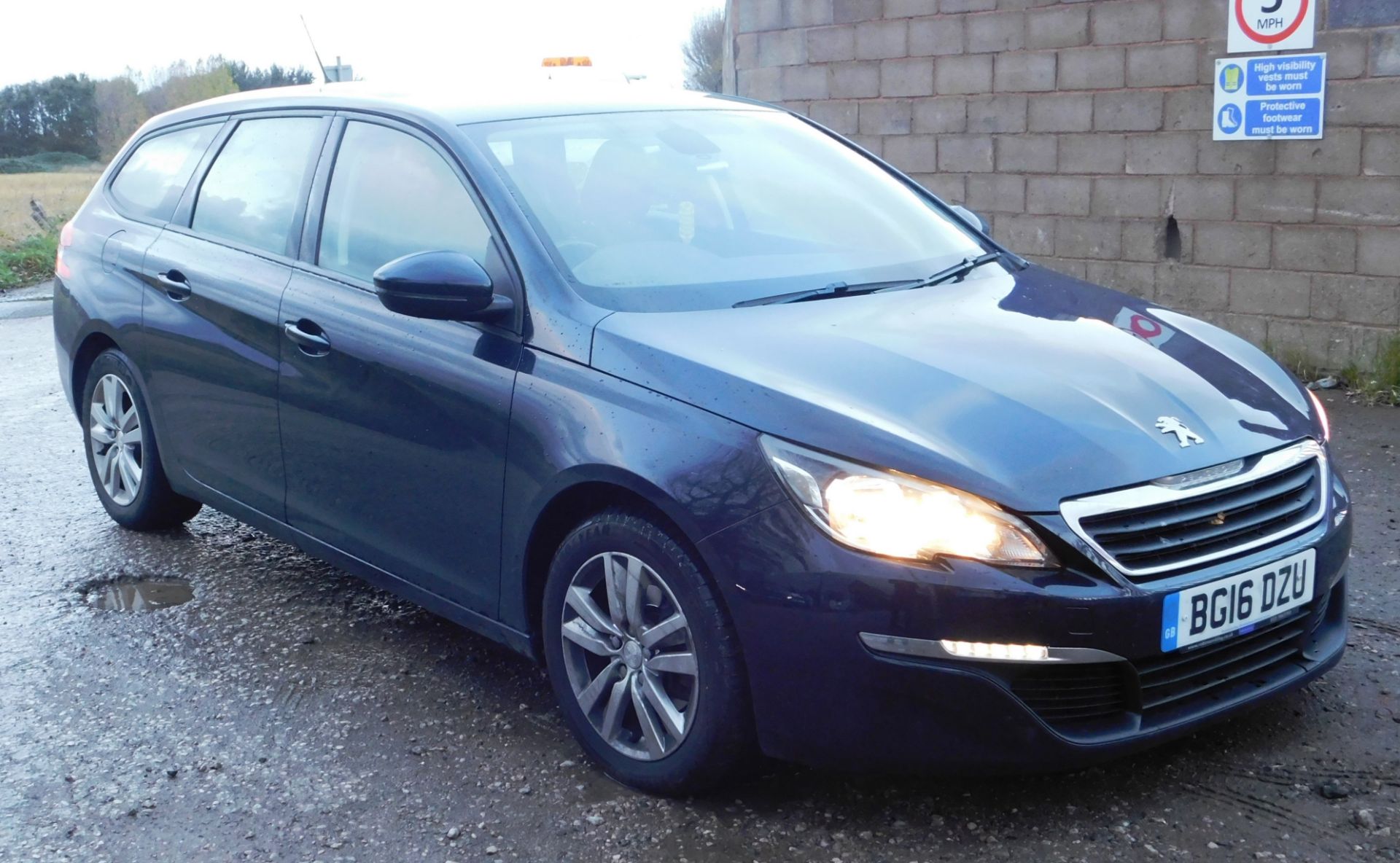 Peugeot 308 SW Active Blue S/S 1.6HDI manual five - Image 9 of 13