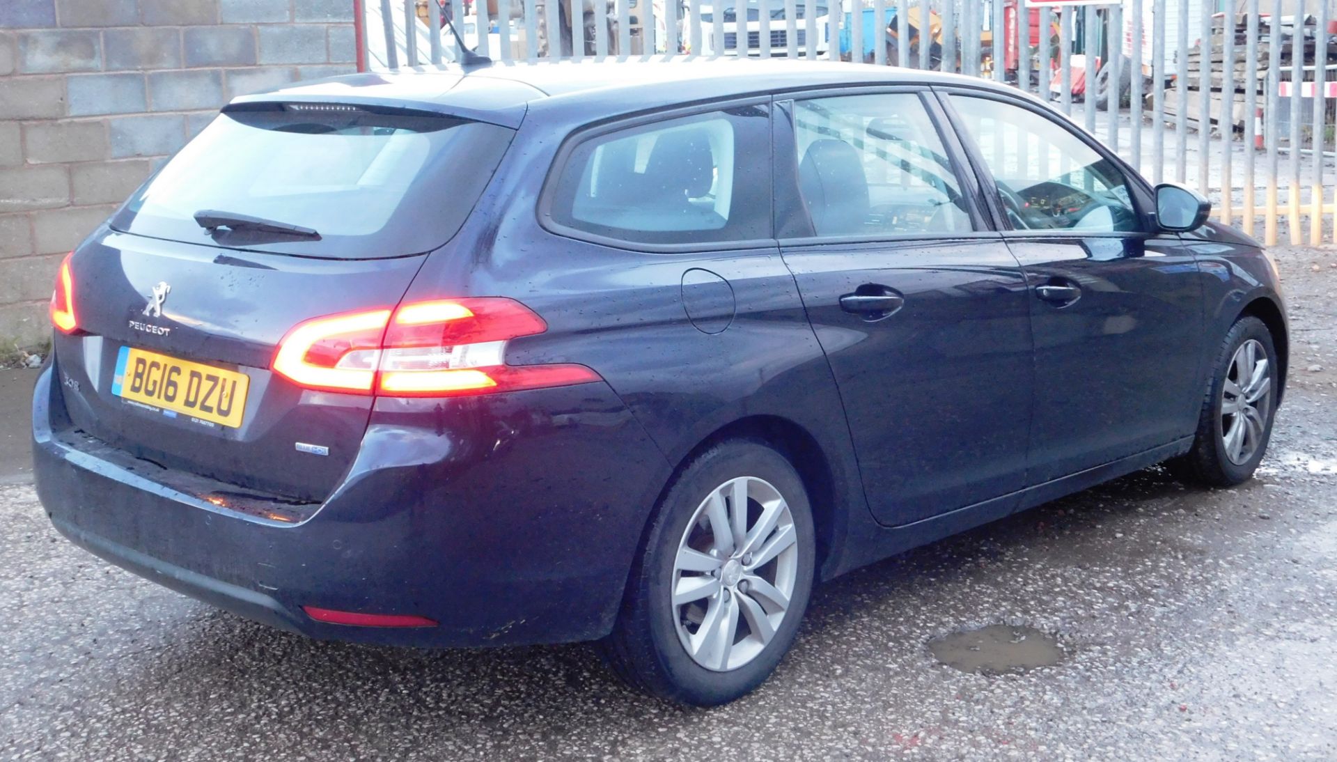 Peugeot 308 SW Active Blue S/S 1.6HDI manual five - Image 4 of 13