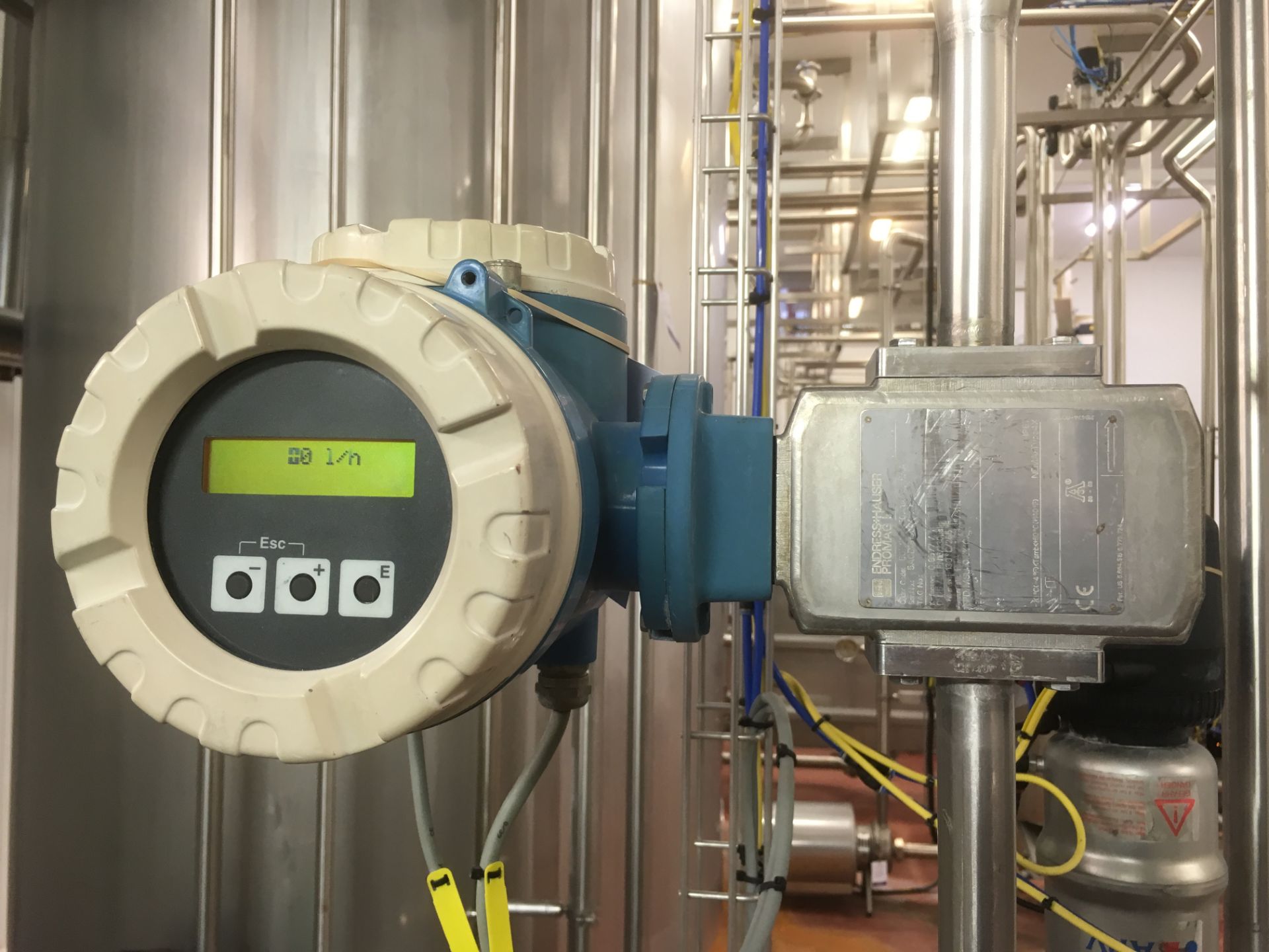 * Cream Balance Tank with 4 x APV Valves, Endress & Hauser Flowmeter & Endress & Hauser Level - Image 3 of 5