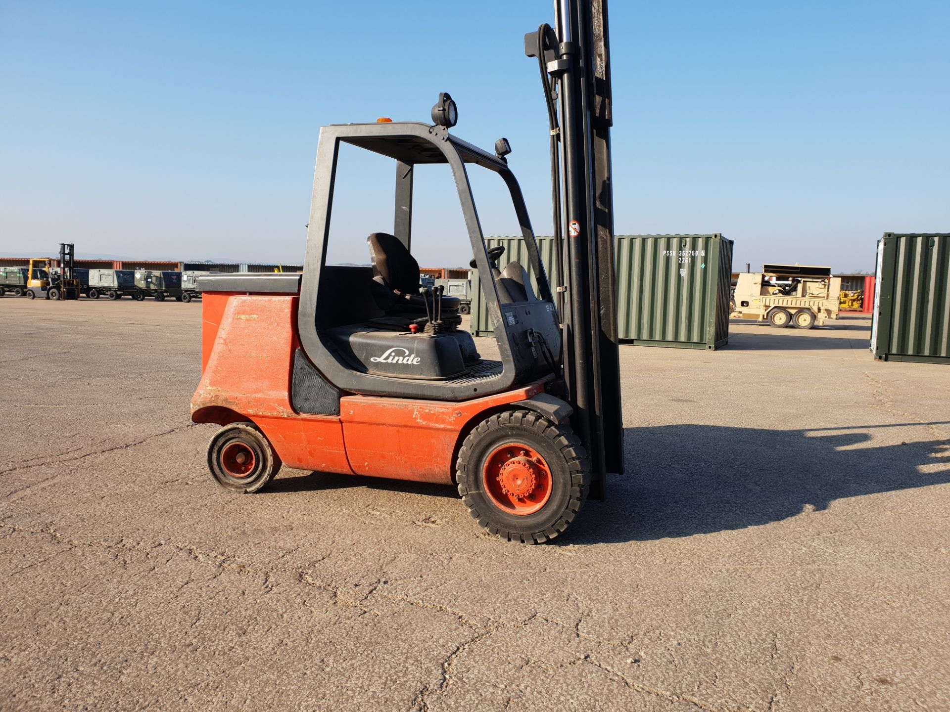 * Linde Model E40P Electric Forklift Truck; Rated Capacity 4000Kg; duplex mast; max height 4350mm; - Image 2 of 7