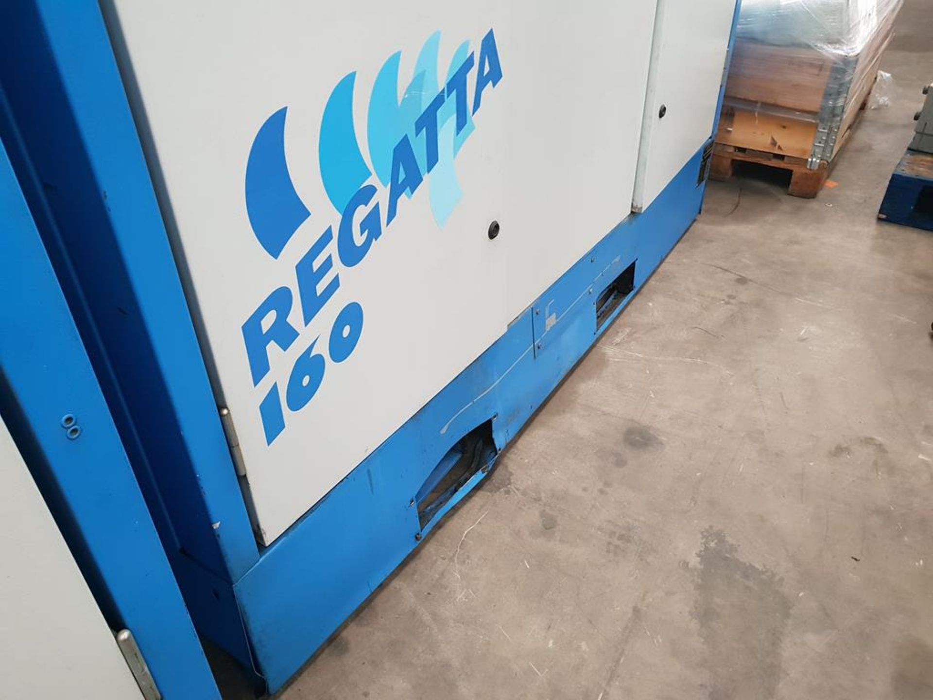 * Demag Regatta 160 Screw Compressor, YOM:1996 motor power: 90 kW, pressure: 7.5 bar, Weight 2300Kg. - Image 5 of 7