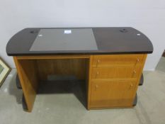 * An Executive Desk with Leather Inlay (H 75.5cm, W 140cm, D 61cm) (est £60-£100)