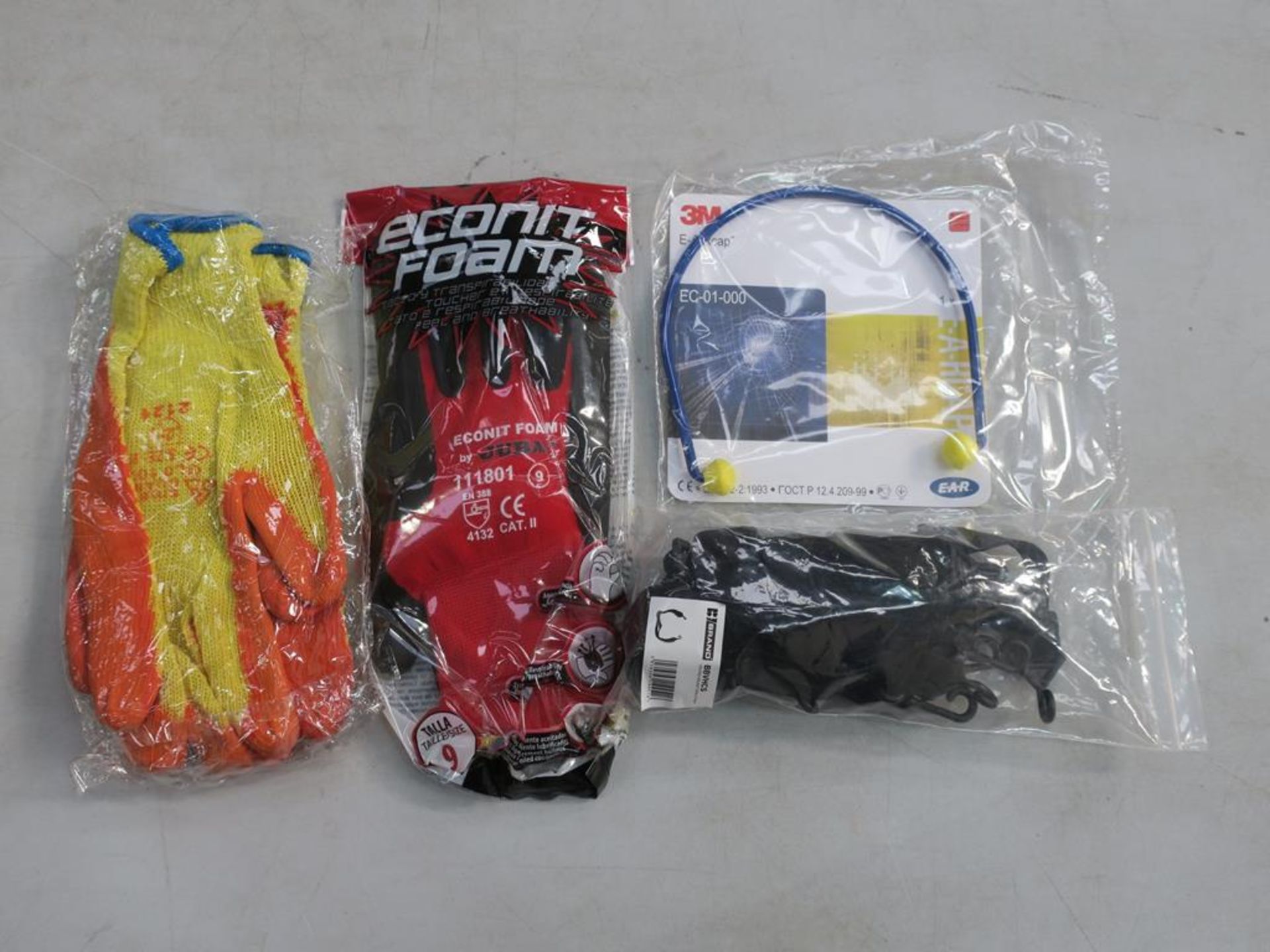 * A mixed lot of Safety Equipment: a box of 3m E-A-R Cap Ear Defenders, two packs of 'Vented