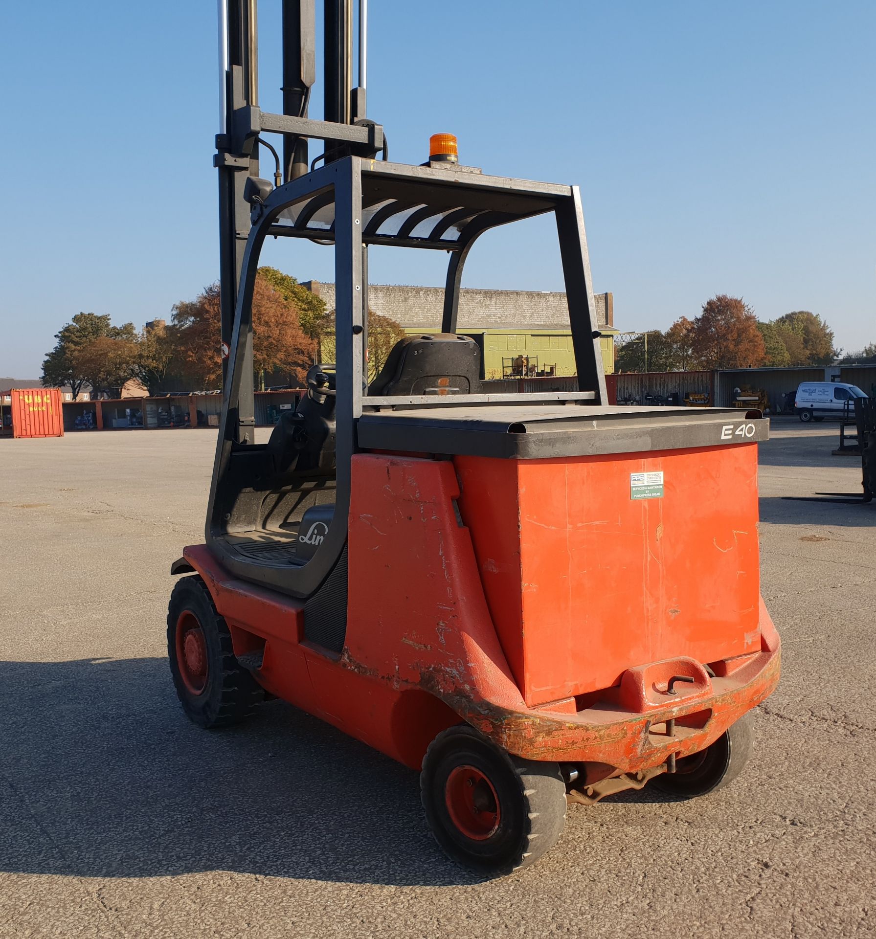 * Linde Model E40P Electric Forklift Truck; Rated Capacity 4000Kg; duplex mast; max height 4350mm; - Image 4 of 7