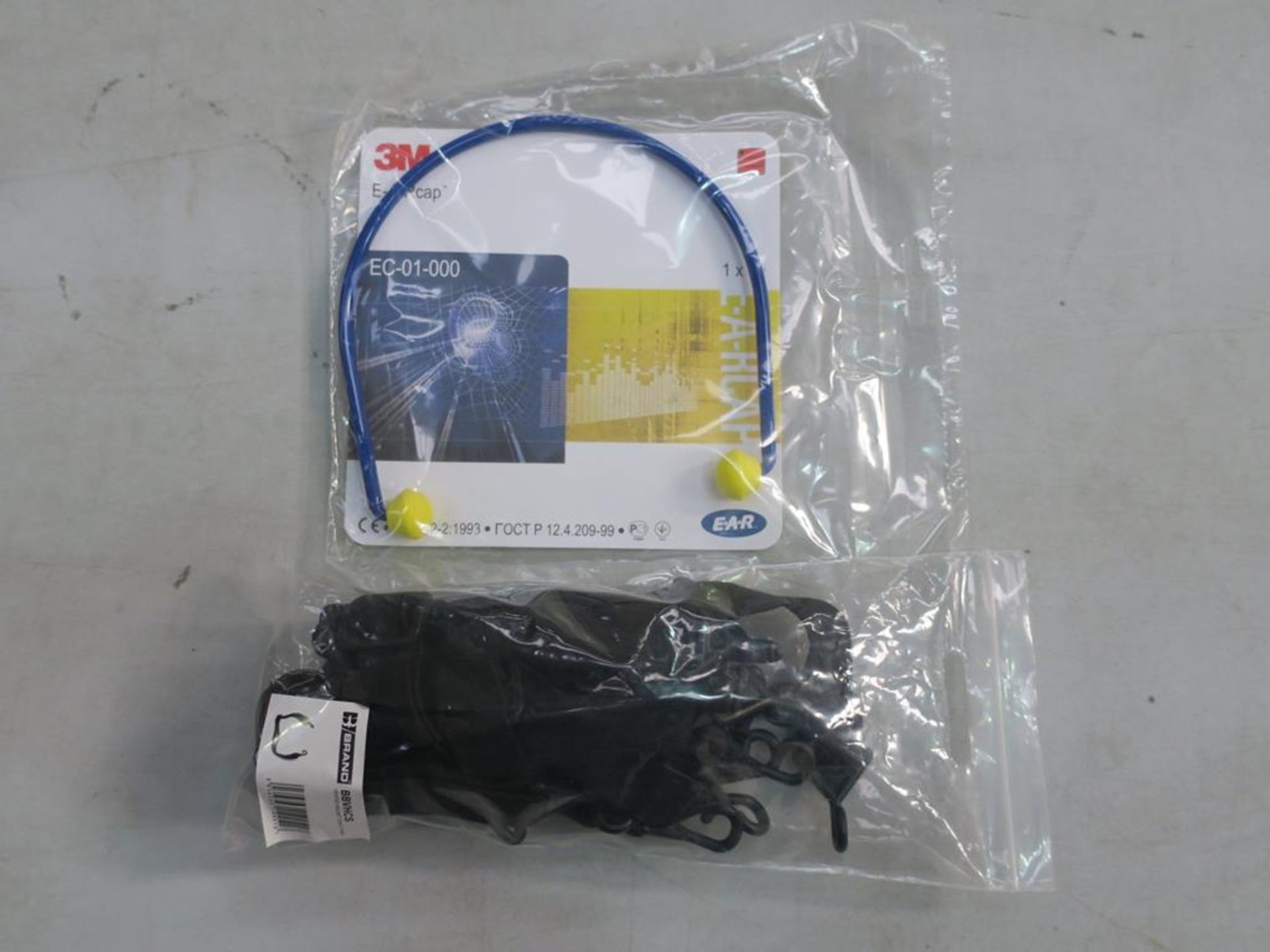 * A mixed lot of Safety Equipment: a box of 3m E-A-R Cap Ear Defenders, two packs of 'Vented - Image 3 of 3