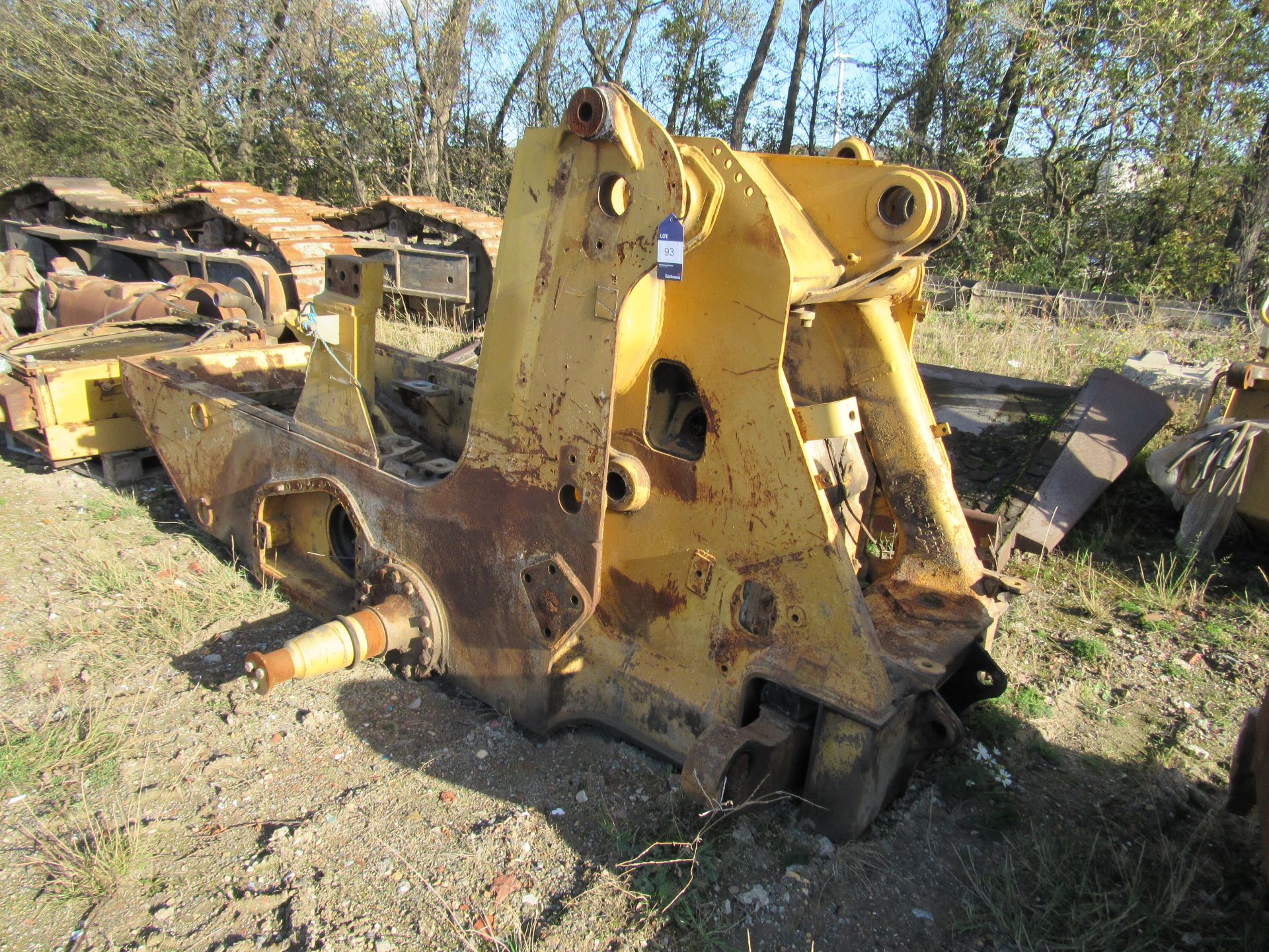 Caterpillar 963 complete chassis. Complete with stud shafts and equalizer bar. - Image 3 of 5