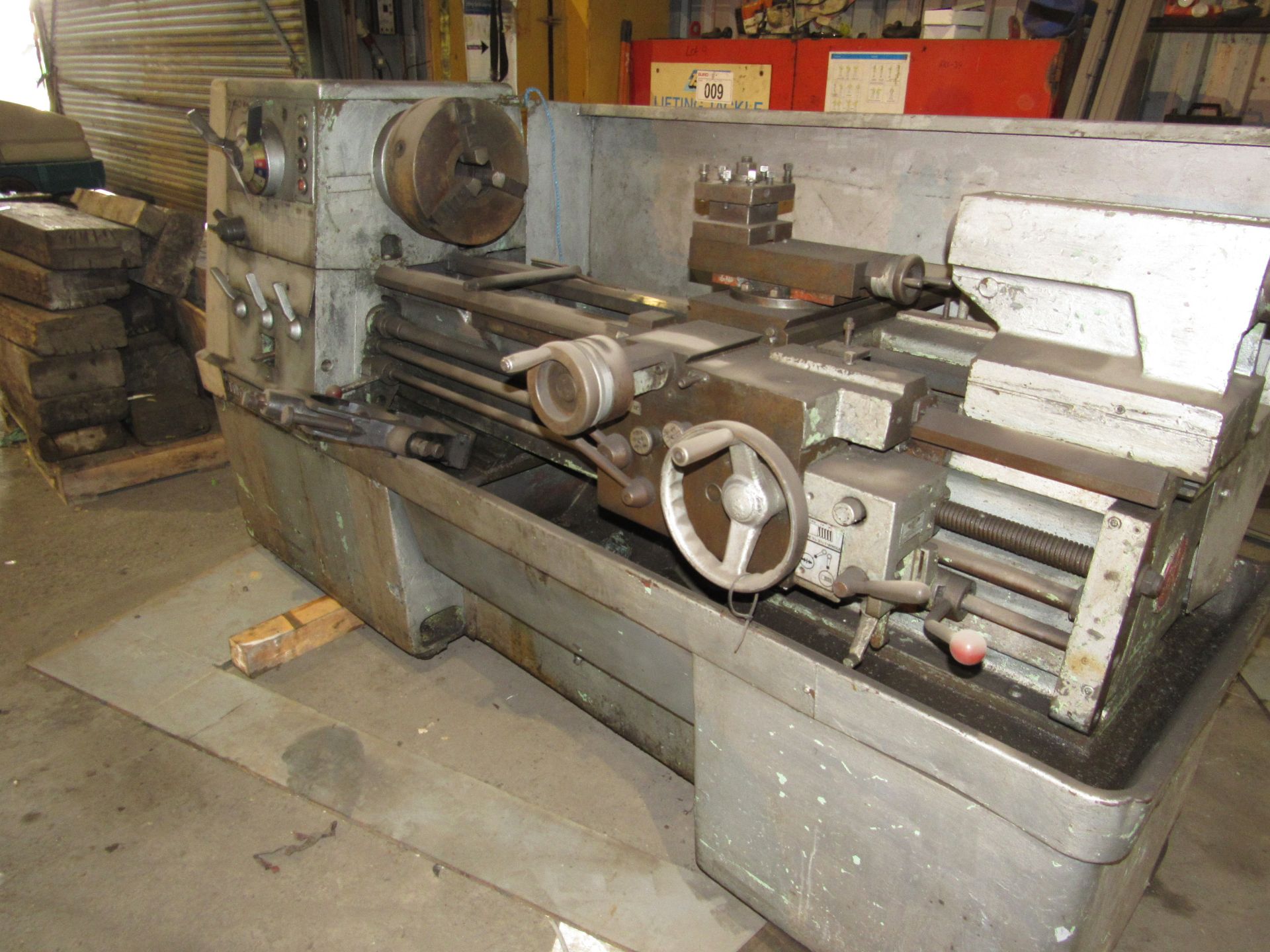 Colchester mascot 1600 lathe, comes with 3 and 4 jaw chuck and work steady. 1700mm bed, serial - Image 3 of 4