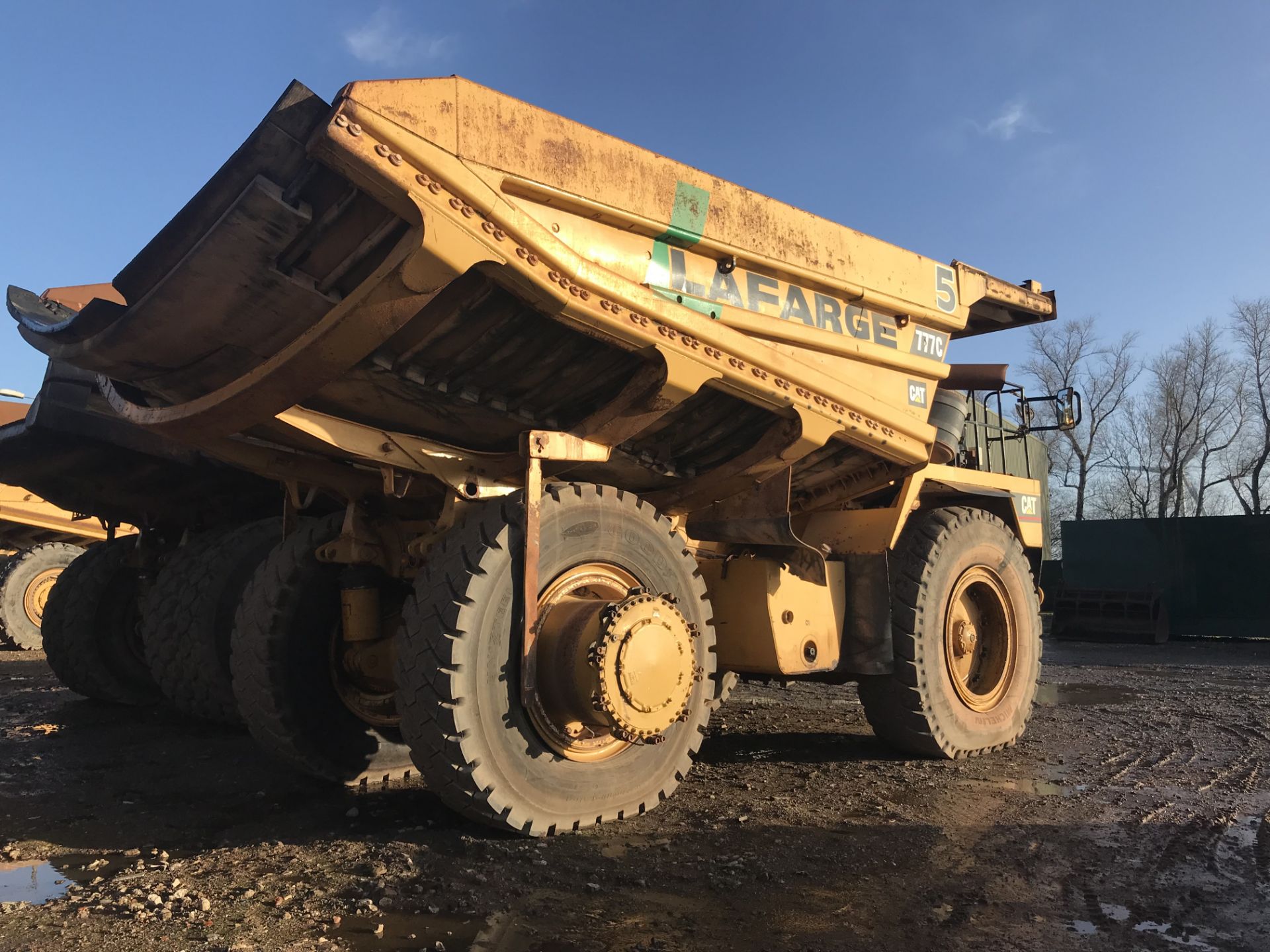 Caterpillar 777C Caterpillar 777C rigid haul truck. This truck has auto grease, The truck had a full - Image 2 of 25