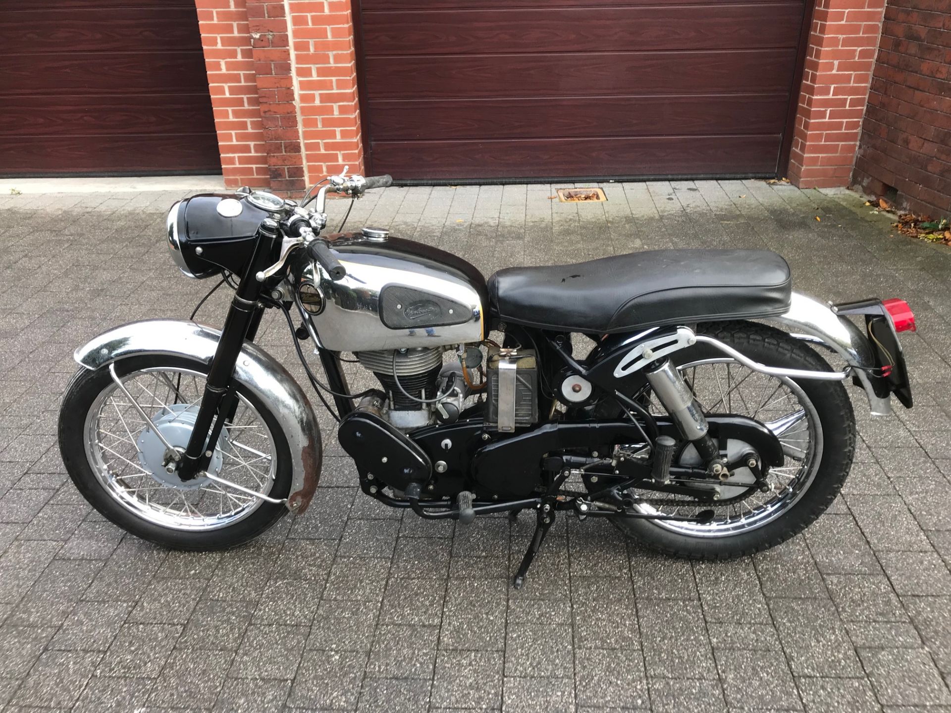 Velocette 350 1963 model motorcycle 31,008 miles, full rebuild in 1999.Engine number VR4339 Frame - Bild 2 aus 9