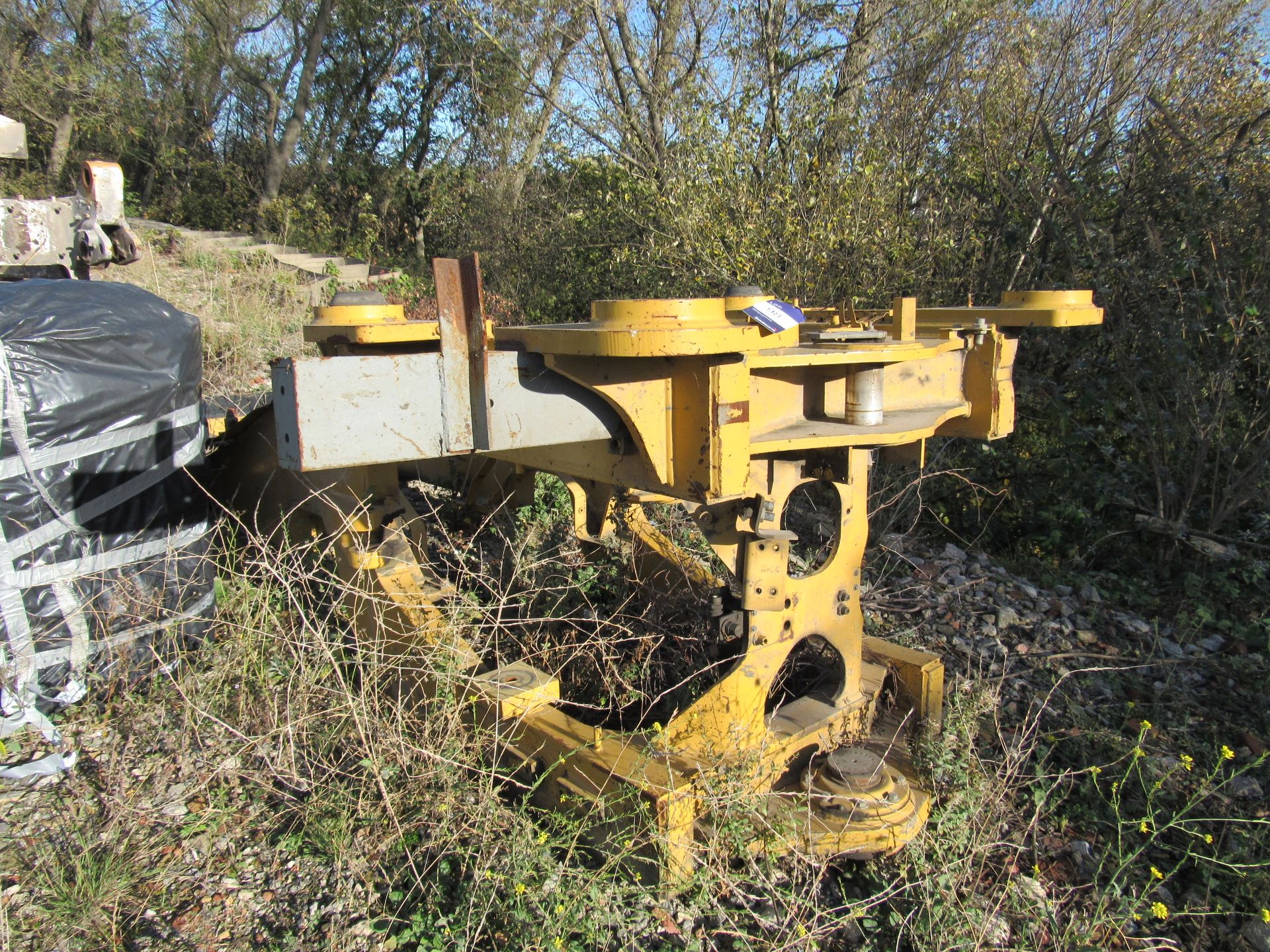Caterpillar 972H rear chassis (there is a crack above the L/H rear wheel arch)