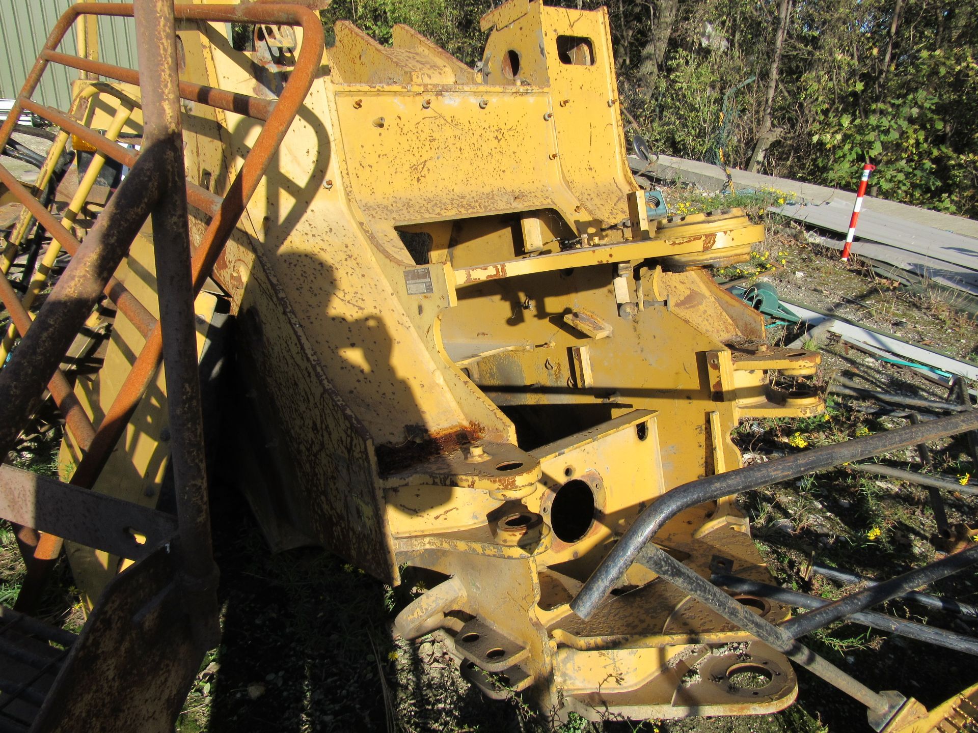 Caterpillar 972H front chassis (was taken from a machine to be scrapped) - Image 2 of 4