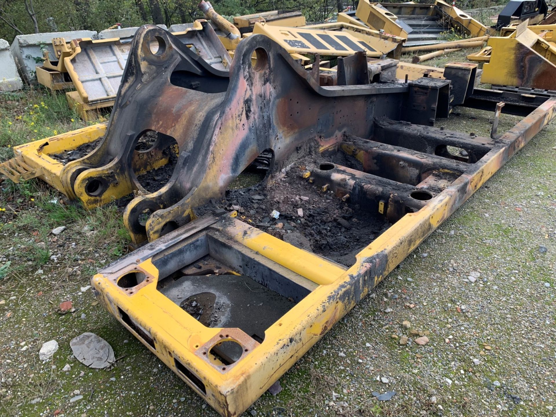 Komatsu PC600-8 chassis - Image 3 of 5