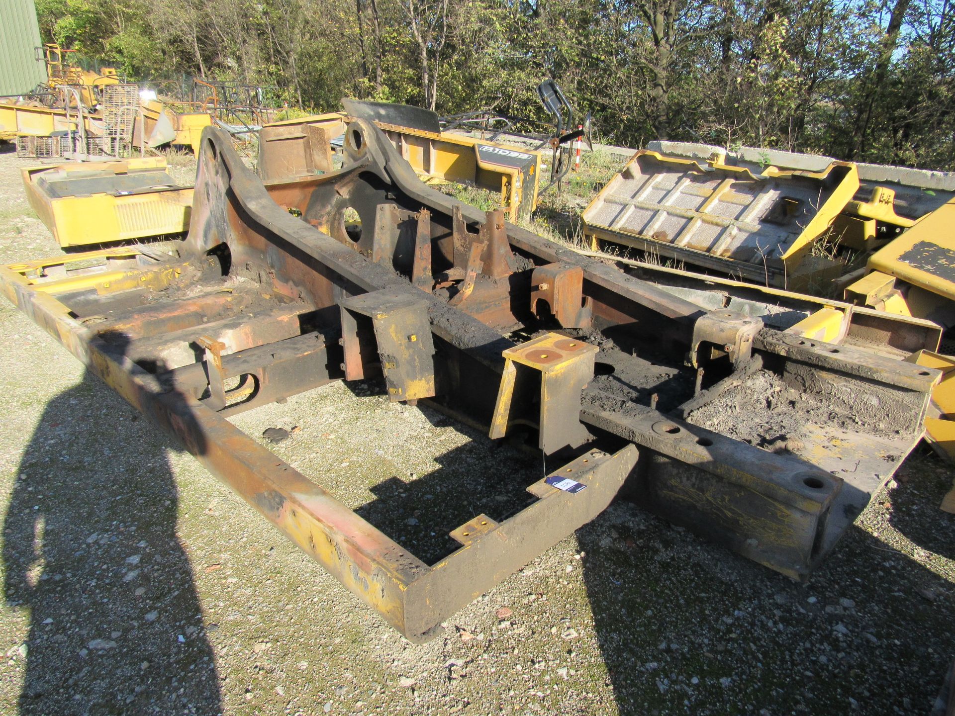 Komatsu PC600-8 chassis