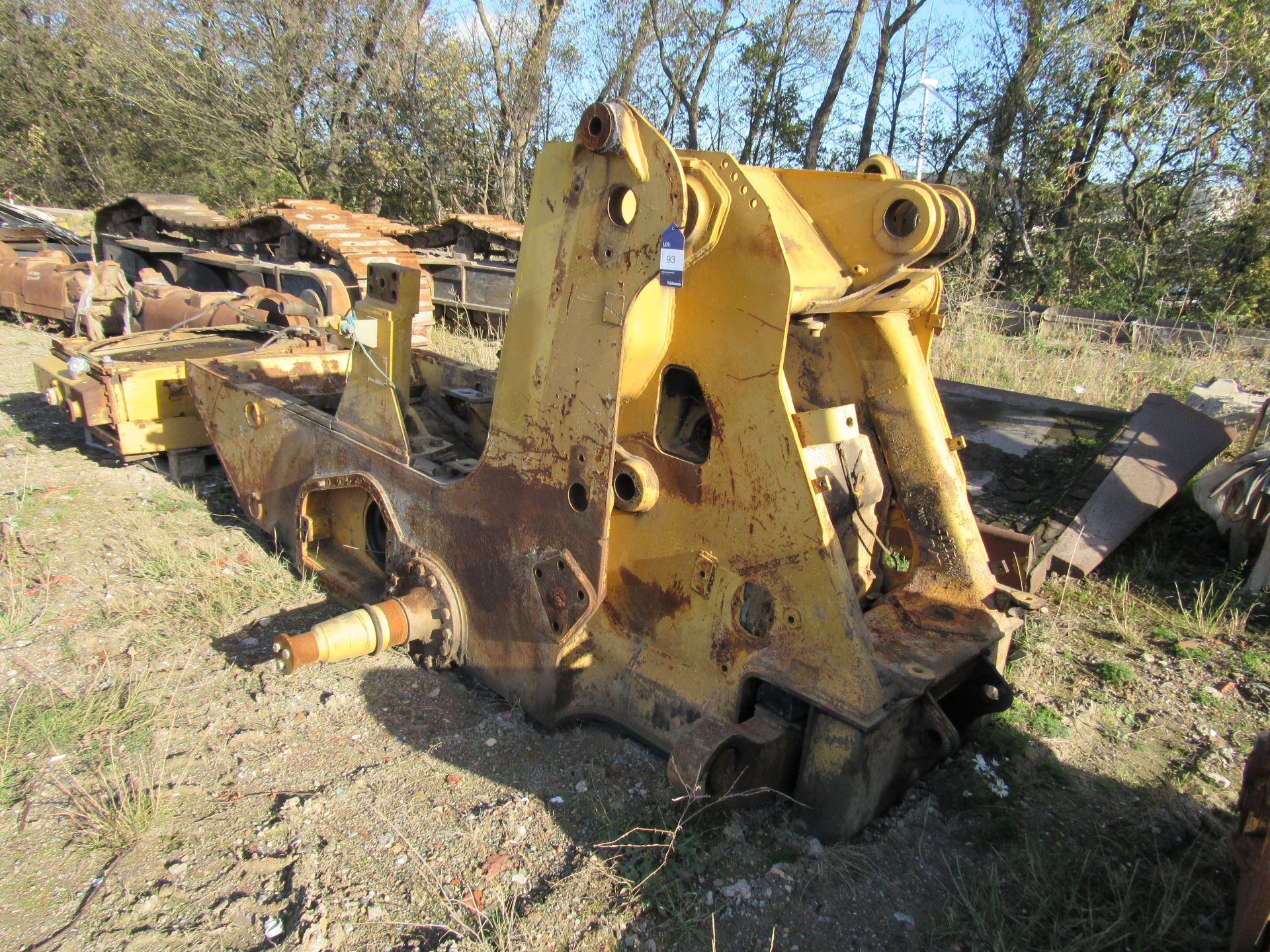Caterpillar 963 complete chassis. Complete with stud shafts and equalizer bar. - Image 4 of 5