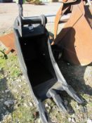 Digging bucket Used digging bucket 300mm wide by 80mm pins