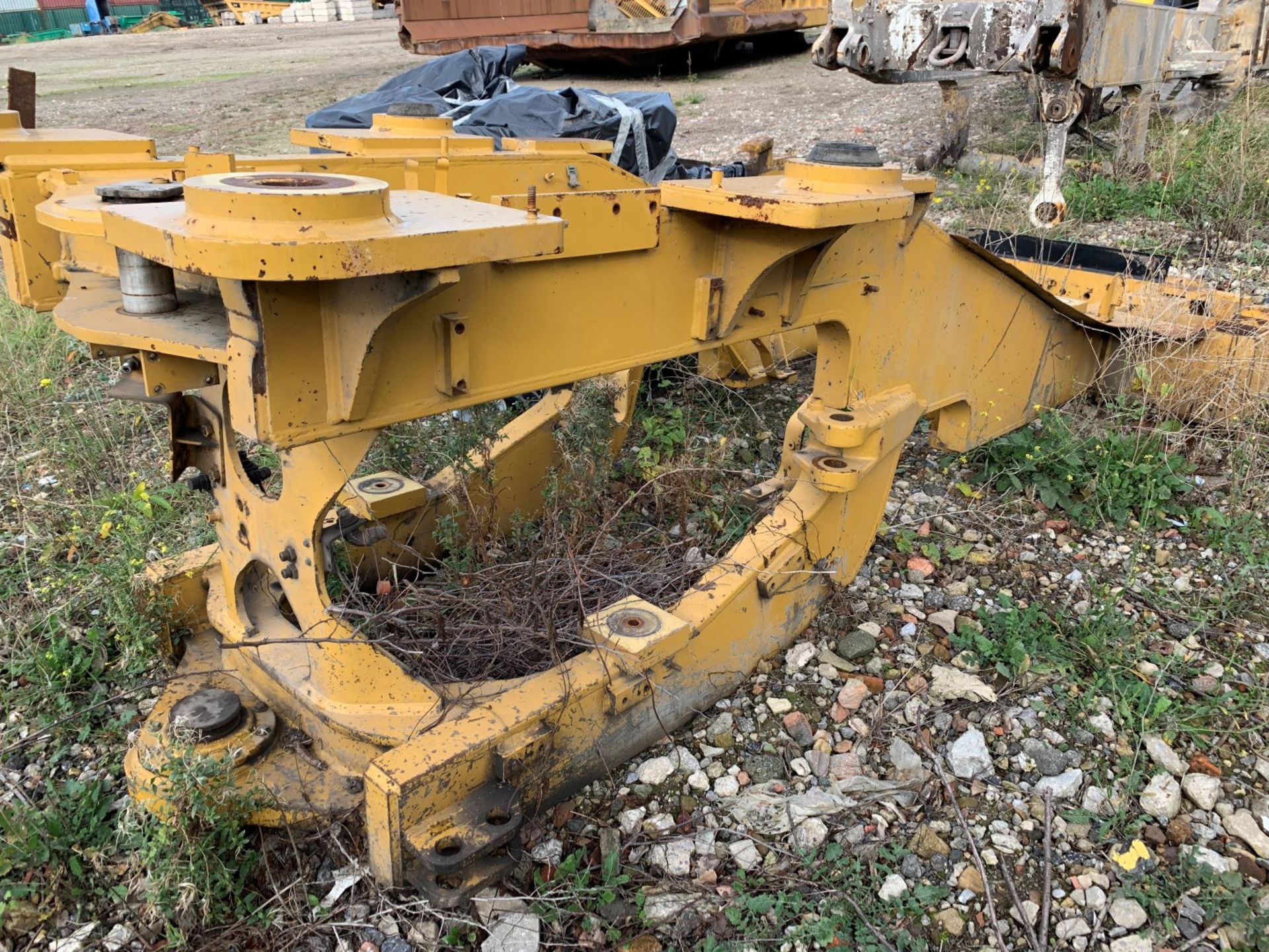 Caterpillar 972H rear chassis (there is a crack above the L/H rear wheel arch) - Image 2 of 4