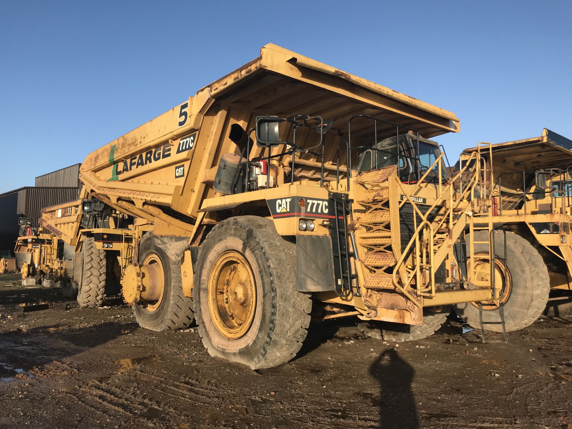 Caterpillar 777C Caterpillar 777C rigid haul truck. This truck has auto grease, The truck had a full - Bild 23 aus 25