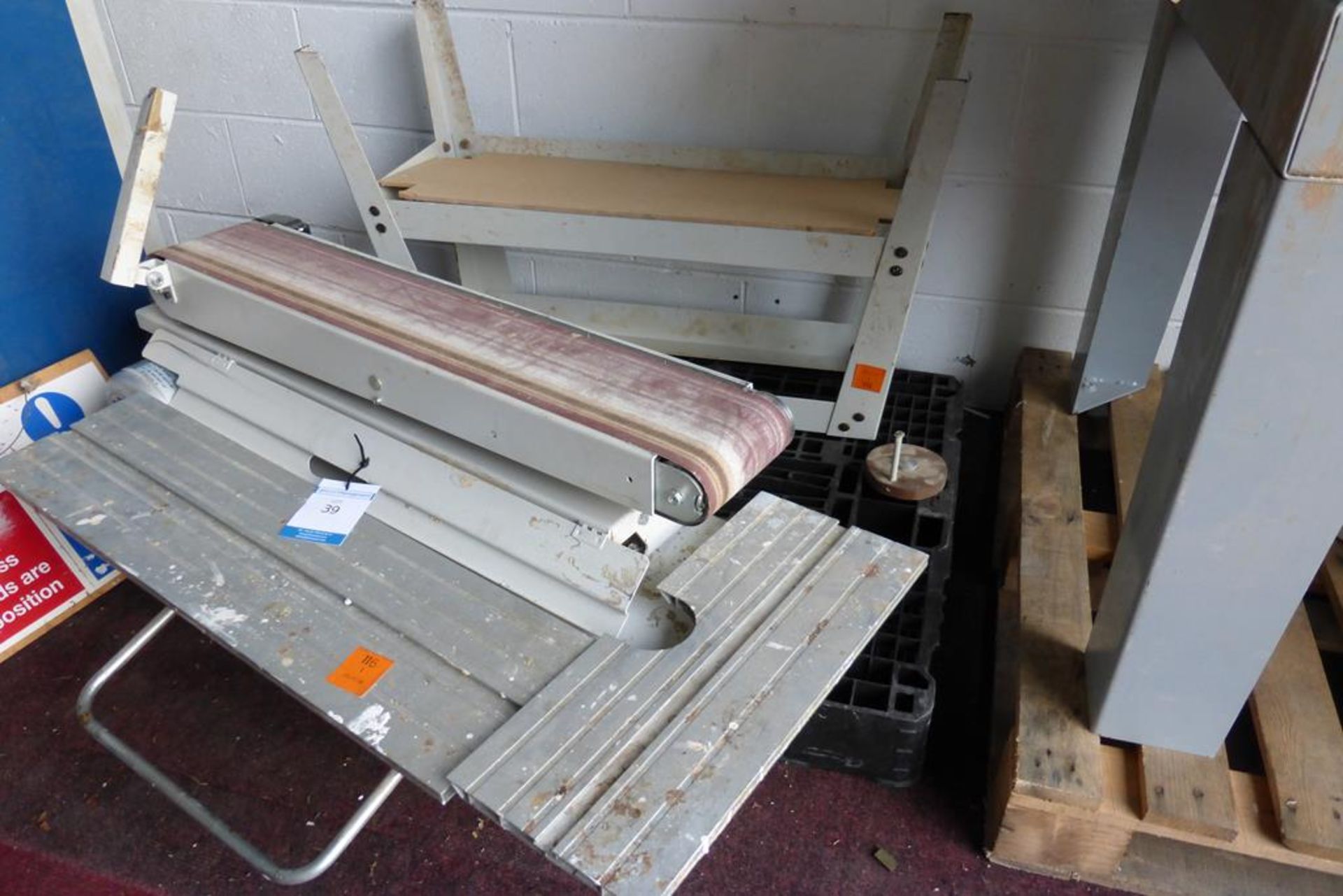 * KUFO Horizontal Belt Sander 240V. Please note there is a £10 Plus VAT Lift Out Fee on this lot - Image 3 of 4
