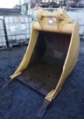 * 3ft Digging Bucket with cutting edge, 80mm pins