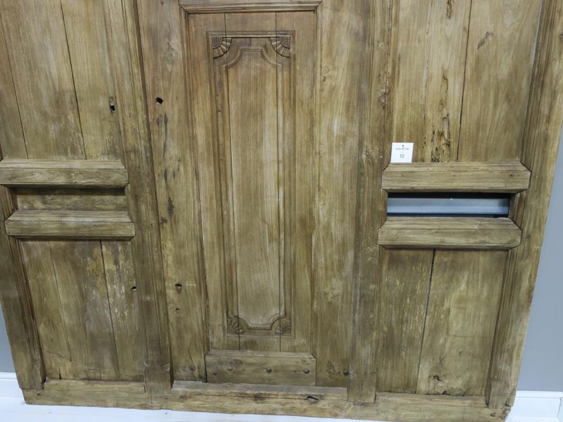 A Tibetan Wooden Screen with Door (H 256cm, W 213cm) - Image 3 of 7