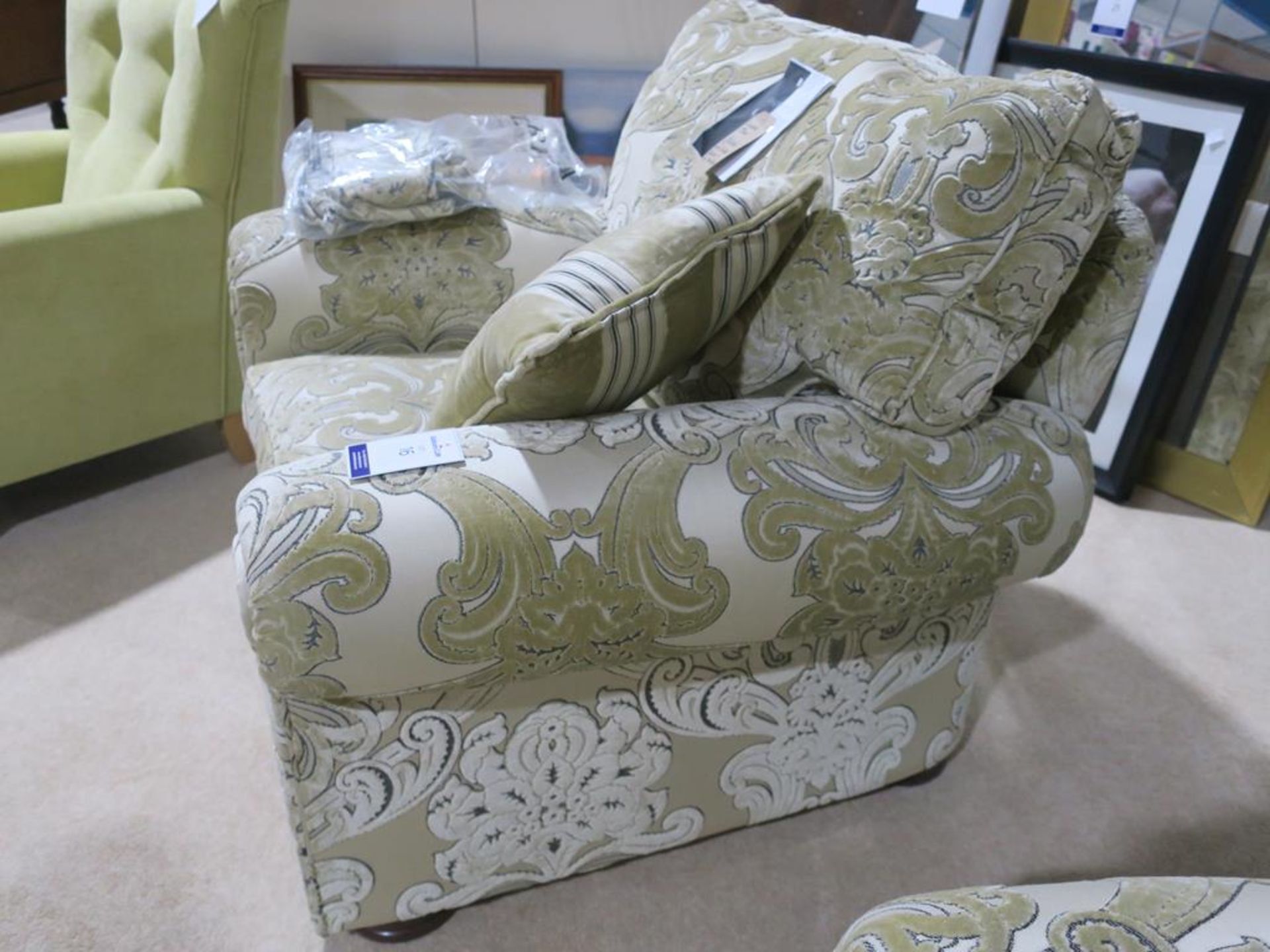 A Duresta Chair with Scatter Cushion and a pair of Arm Caps (width 110cm) (RRP £2026) - Image 5 of 6