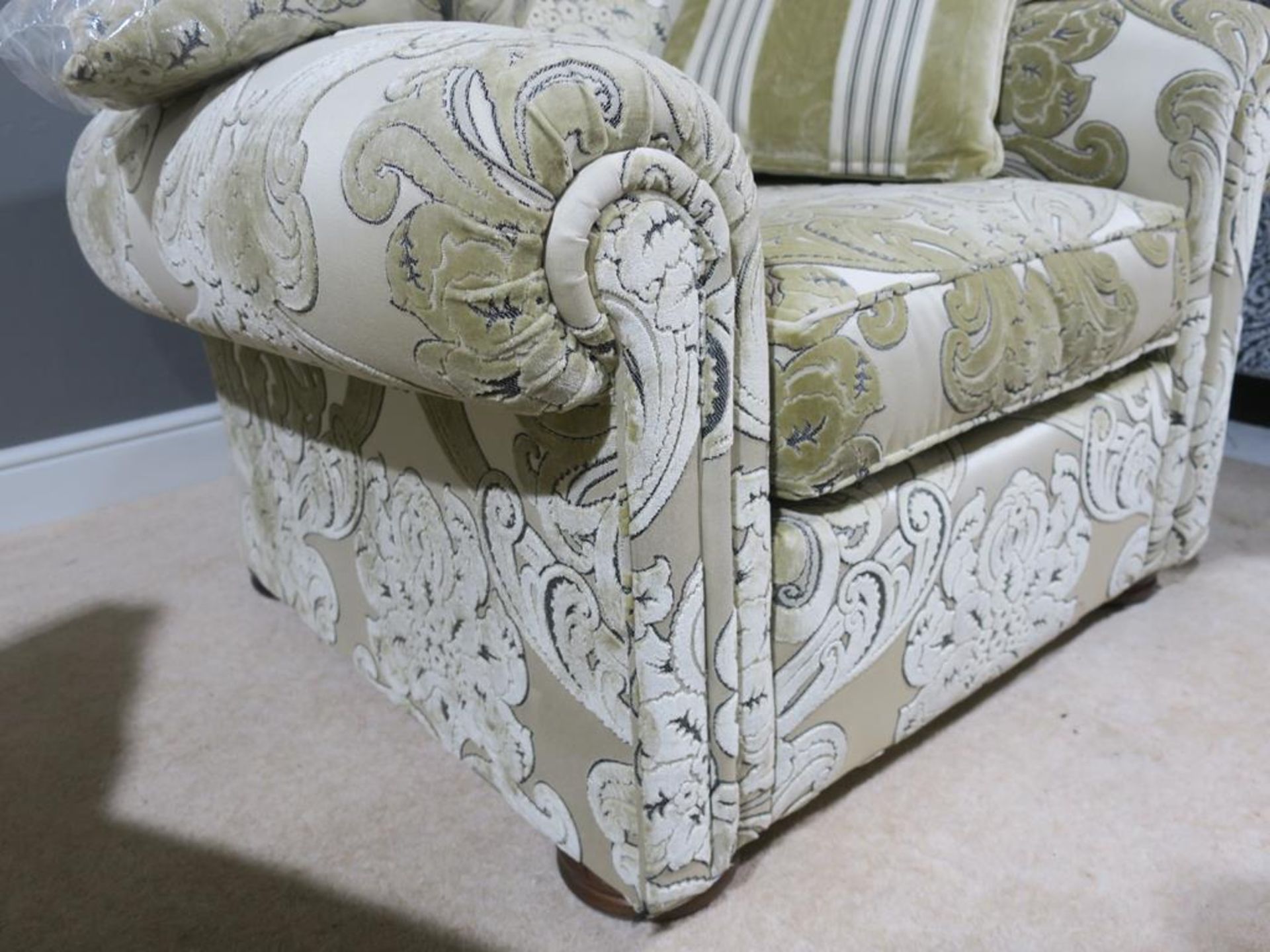 A Duresta Chair with Scatter Cushion and a pair of Arm Caps (width 110cm) (RRP £2026) - Image 5 of 6