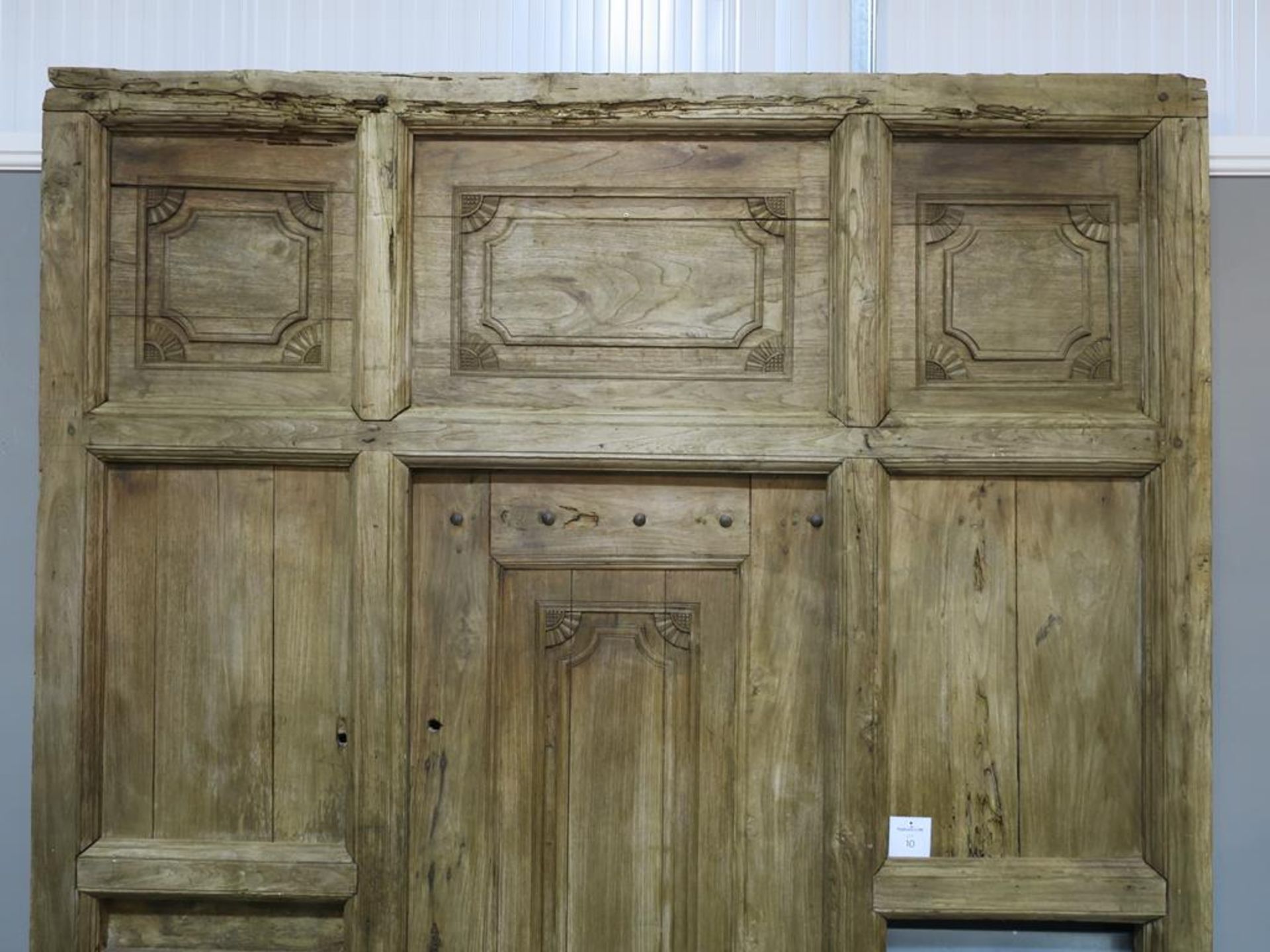 A Tibetan Wooden Screen with Door (H 256cm, W 213cm) - Image 2 of 7