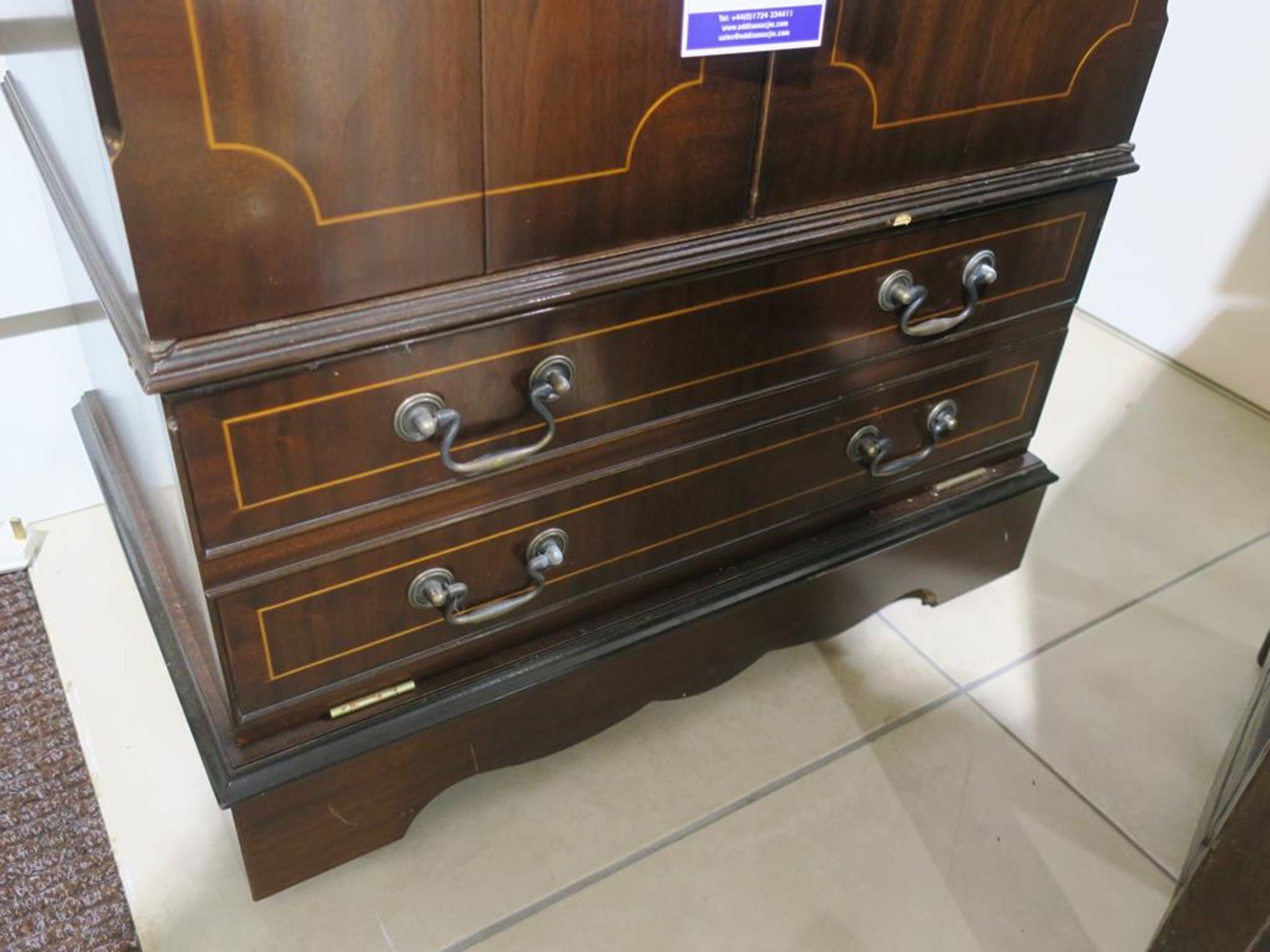 A Modern TV Cabinet with two bi fold doors above cupboard behind two faux drawer fronts (H 101cm, - Image 2 of 5