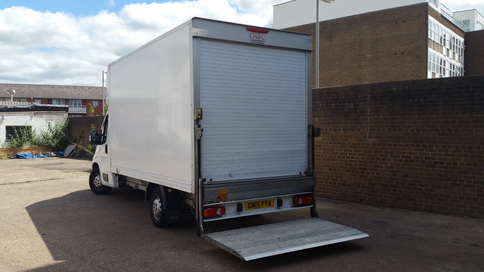 * 2015 Peugeot Boxer 335 HDI 3.5 tonne Luton Van with 500Kg Tail Lift and Aircon, Reg GN15 FTA, - Image 8 of 9