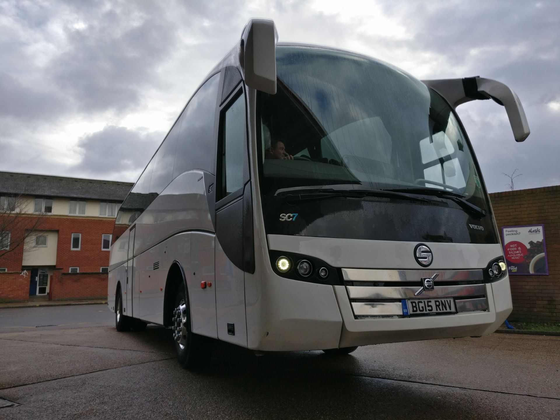 * 2015 Sunsundegai BIIR Volvo SC7 Euro 6 53 seater Coach with Toilet, Reg BG15 RNV,