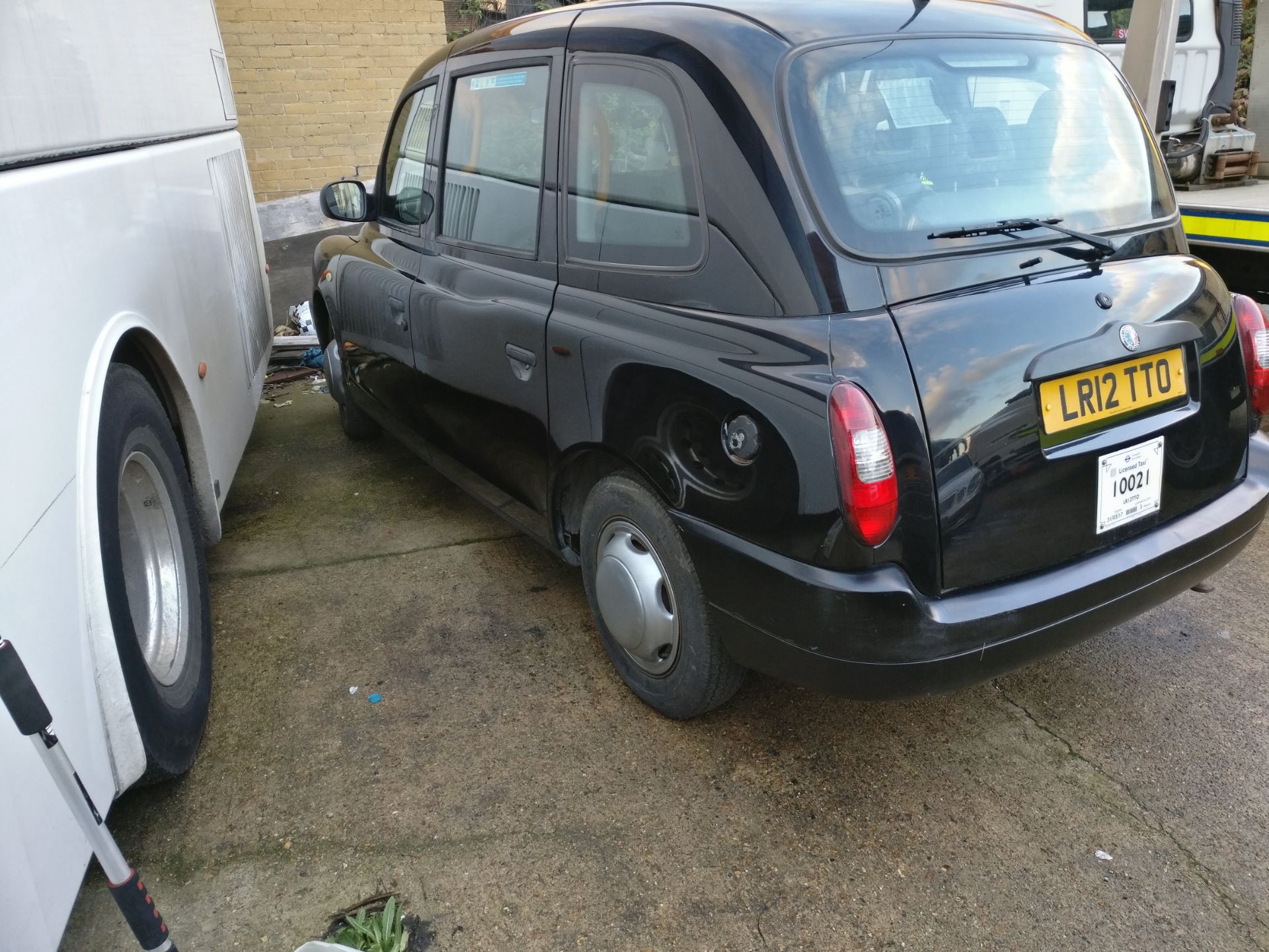 * 2012 London Taxis International FX4 Auto ''Black Cab'', Reg LR12 TTO, ?miles, MOT expired 30 March - Image 6 of 6