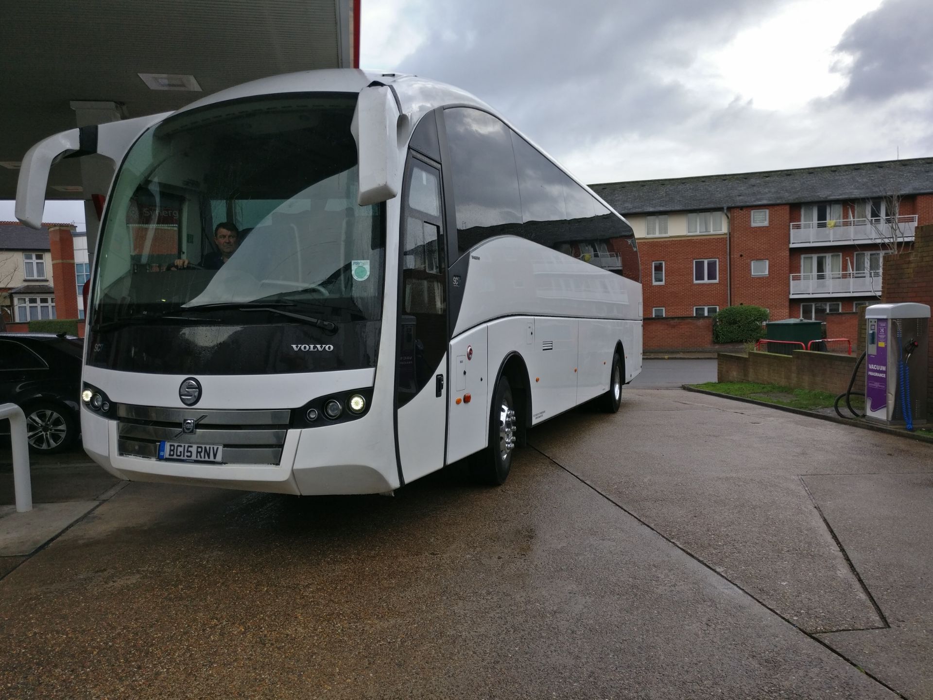 * 2015 Sunsundegai BIIR Volvo SC7 Euro 6 53 seater Coach with Toilet, Reg BG15 RNV, - Image 5 of 16