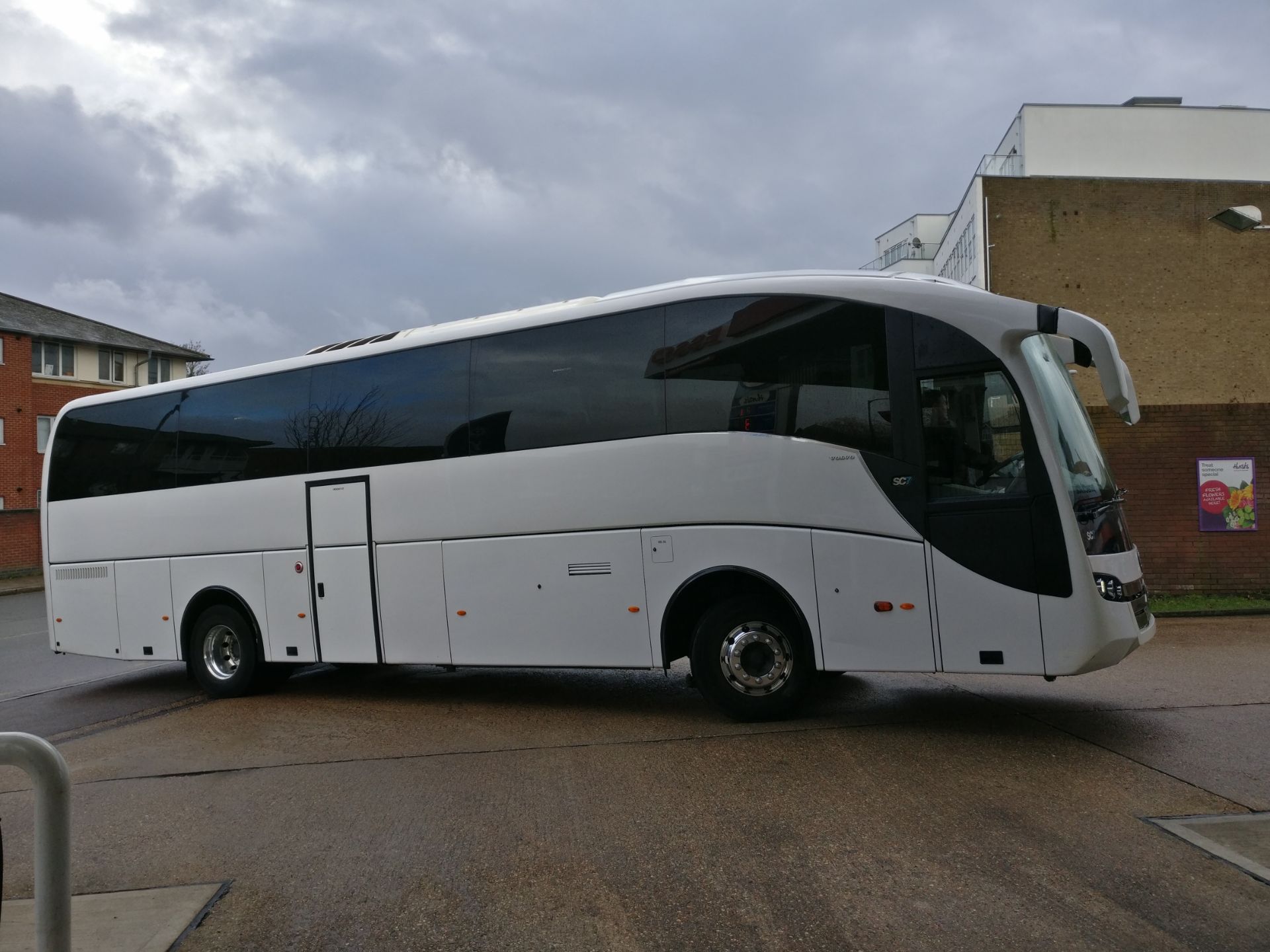 * 2015 Sunsundegai BIIR Volvo SC7 Euro 6 53 seater Coach with Toilet, Reg BG15 RNV, - Image 3 of 16